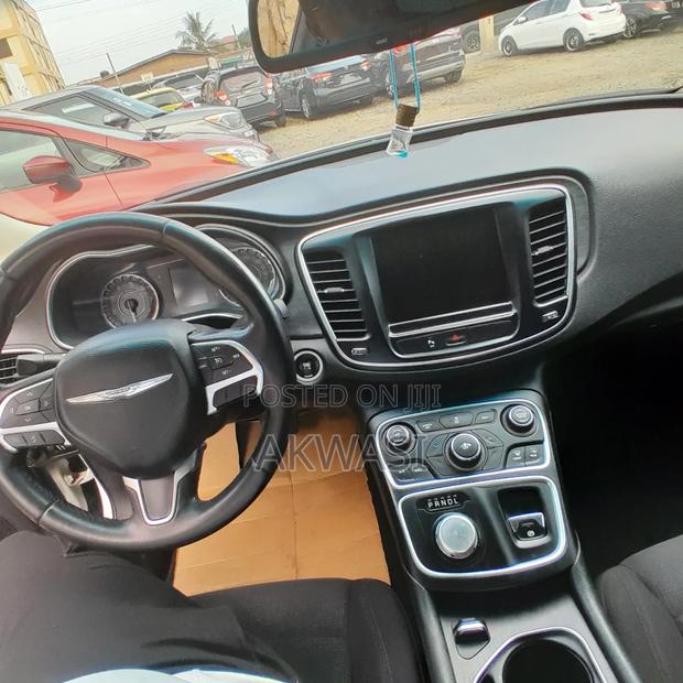 Chrysler 200 LX 2015 White photo 5