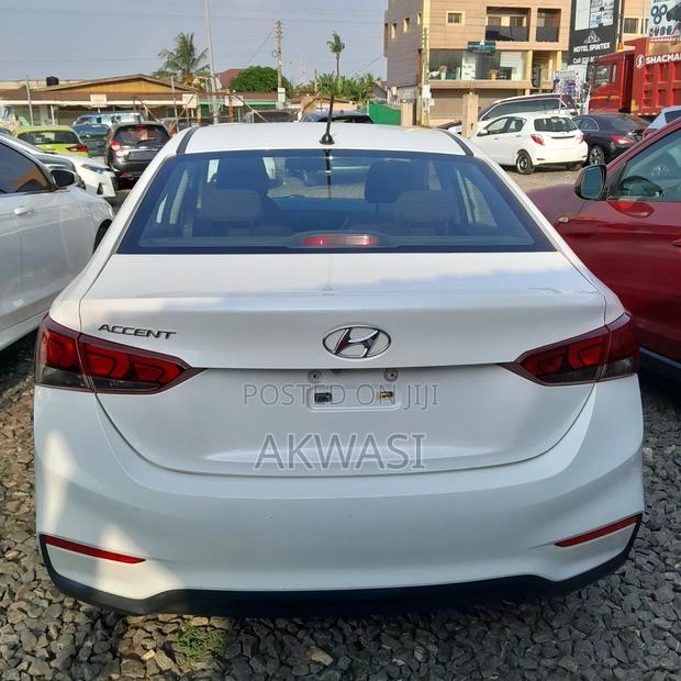 Hyundai Accent SE 2020 White photo 2