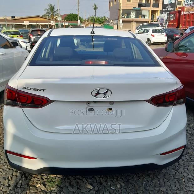 Hyundai Accent SE 2020 White photo 3