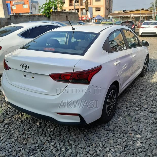 Hyundai Accent SE 2020 White photo 4