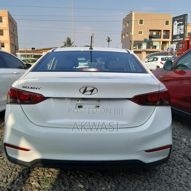 Hyundai Accent SE 2020 White photo 5