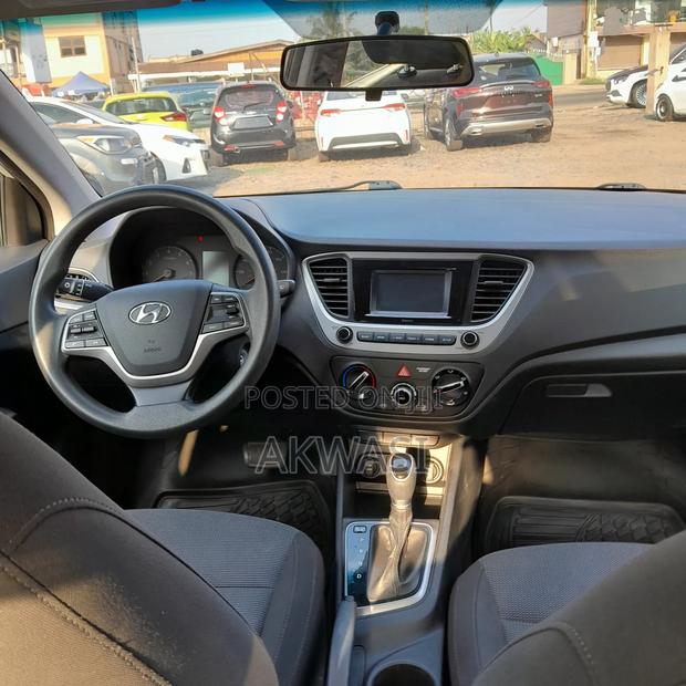 Hyundai Accent SE 2020 White photo 6