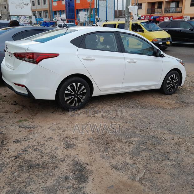 Hyundai Accent SE 2020 White photo 7