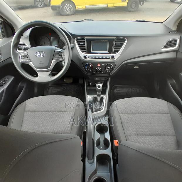 Hyundai Accent SE 2020 White photo 8