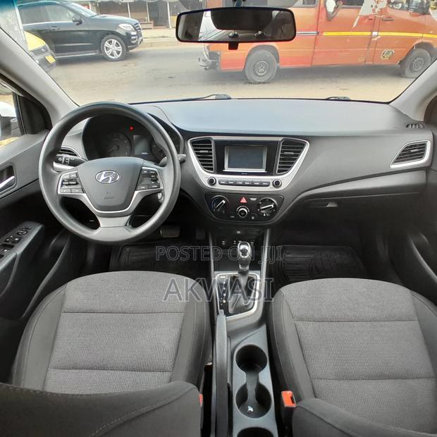 Hyundai Accent SE 2020 White photo 9