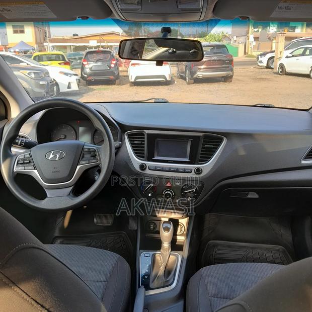 Hyundai Accent SE 2020 White photo 10
