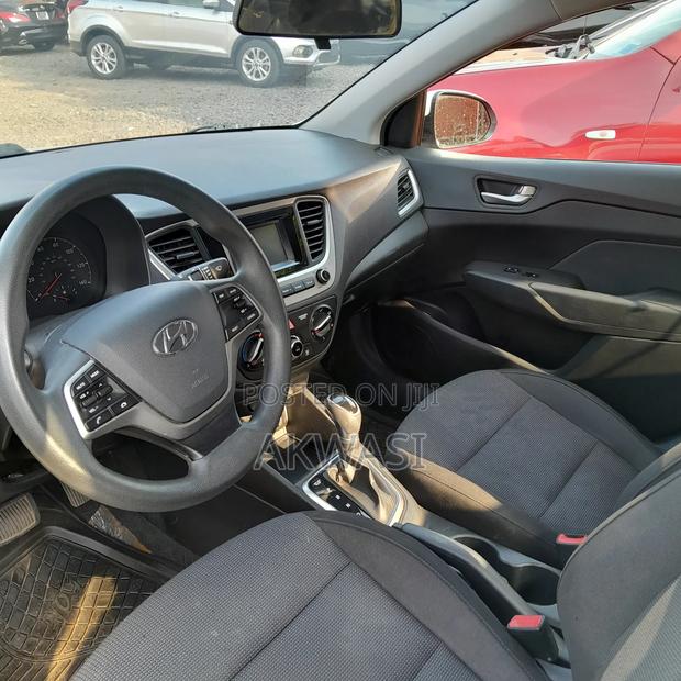 Hyundai Accent SE 2020 White photo 11