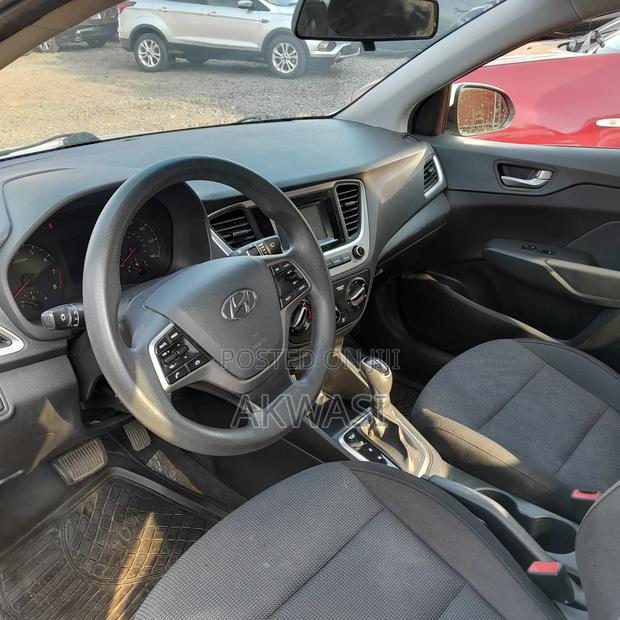 Hyundai Accent SE 2020 White photo 12