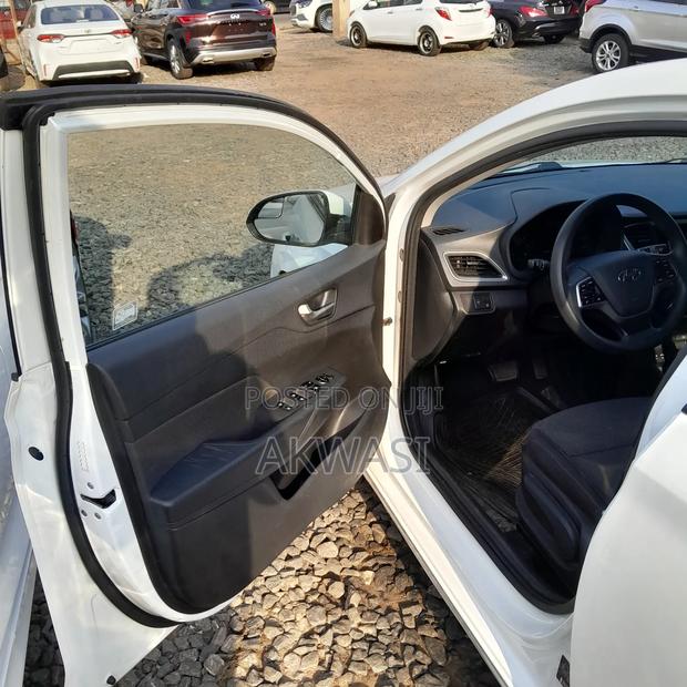 Hyundai Accent SE 2020 White photo 13