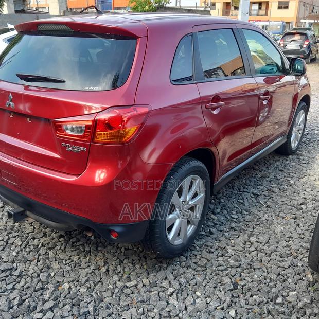 Mitsubishi Outlander SE 4dr SUV (2.4L 4cyl CVT) 2015 Maroon photo 6