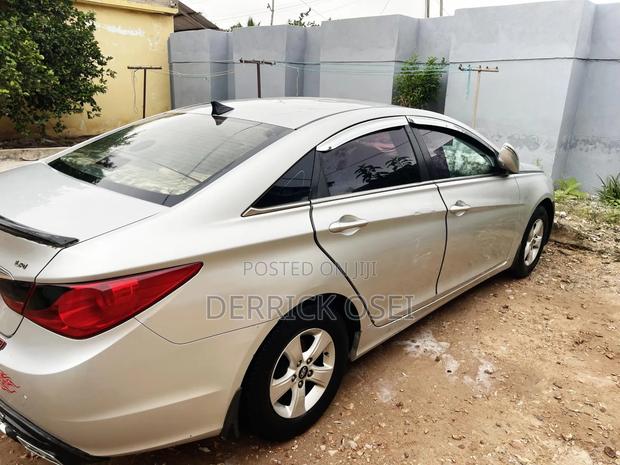 Hyundai Sonata SE 2.0T Sedan FWD (2.0L 4cyl 6A) 2012 Silver