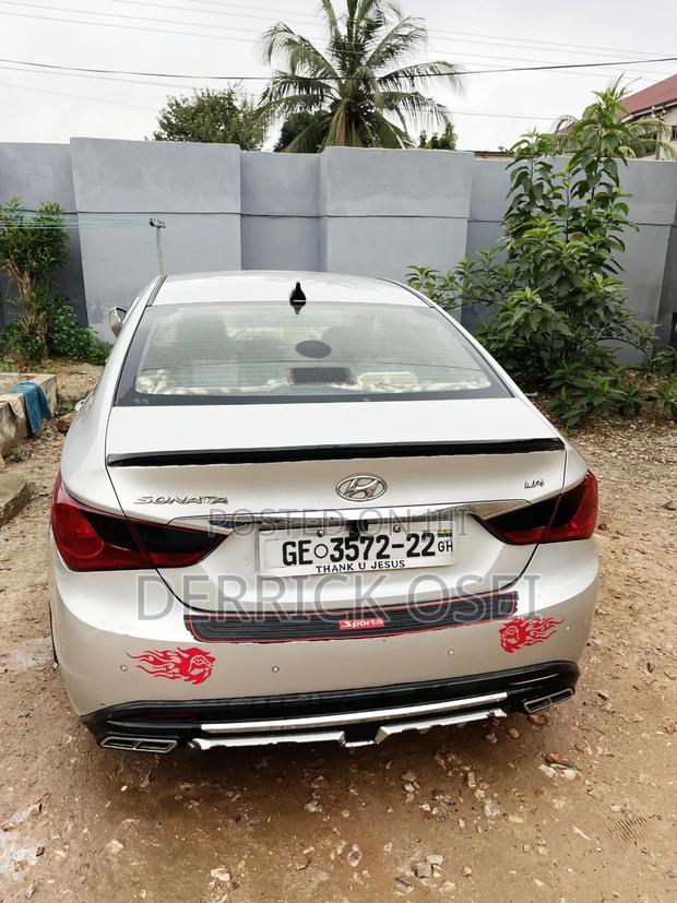 Hyundai Sonata SE 2.0T Sedan FWD (2.0L 4cyl 6A) 2012 Silver photo 2