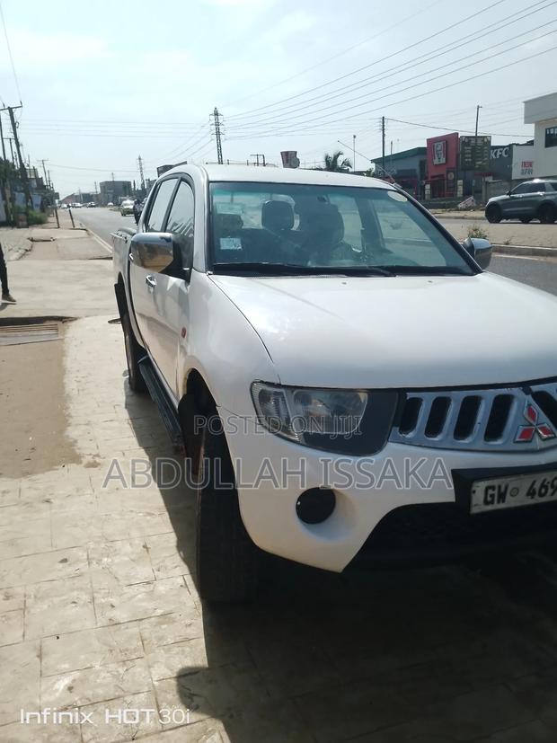 Mitsubishi L200 Club Cab 2.5 136hp 4WD 2007 White photo 6