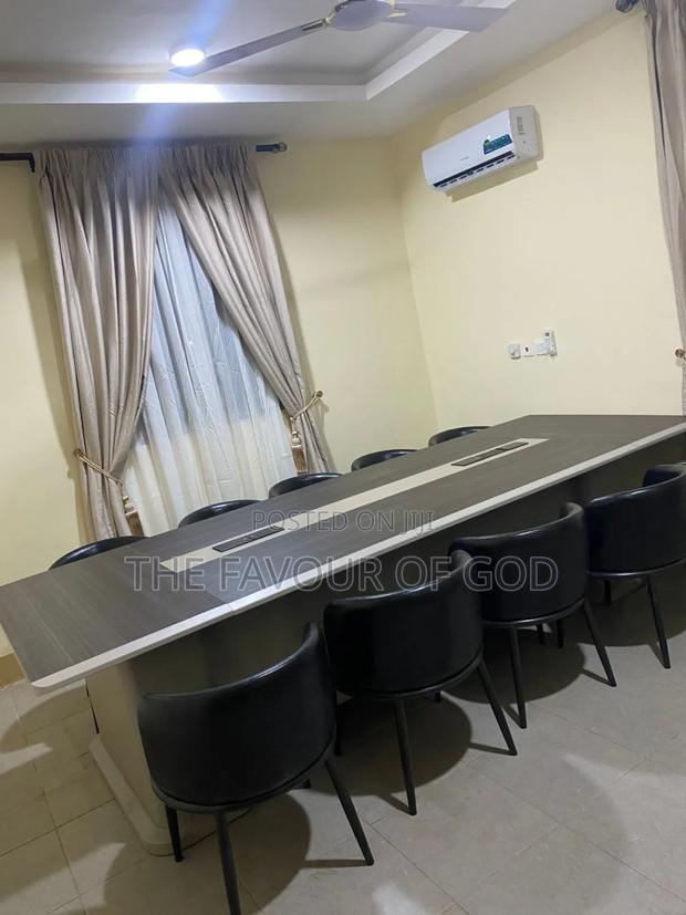 A Strong 12seater Conference Table · Photo 3