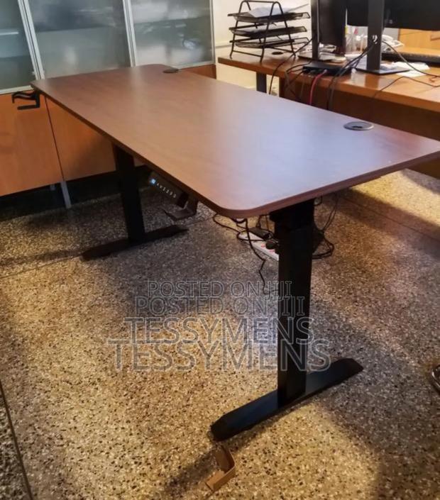 Electric Adjustable Table photo 3