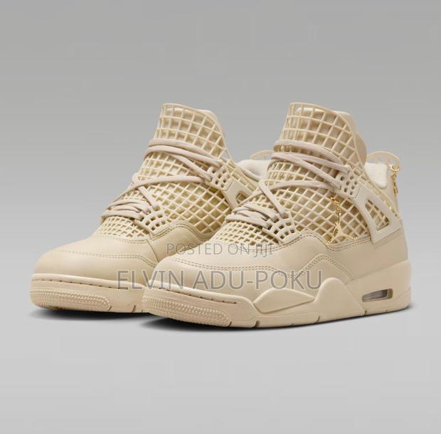 Air Jordan 4 Basket Plate In Different Colours, Swipe >>> · Photo 4