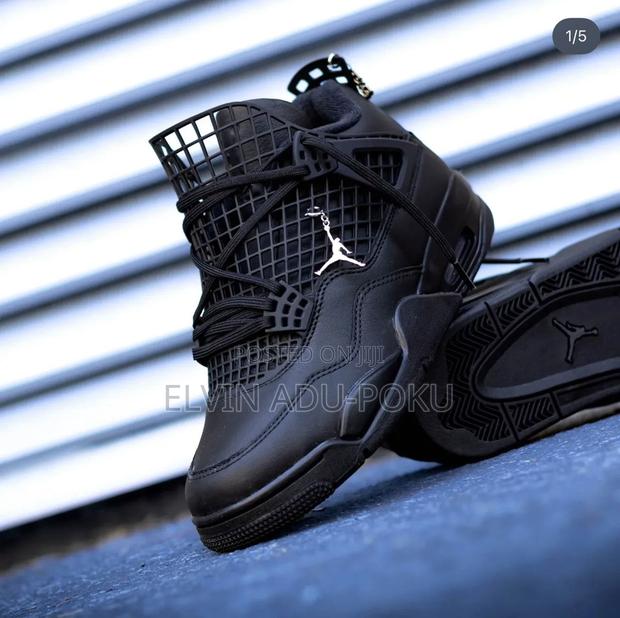 Air Jordan 4 Basket Plate In Different Colours, Swipe >>> · Photo 3