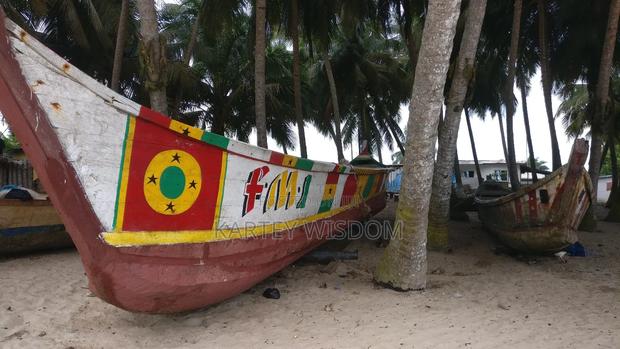 Traditional Wooden Fishing Boat photo 3