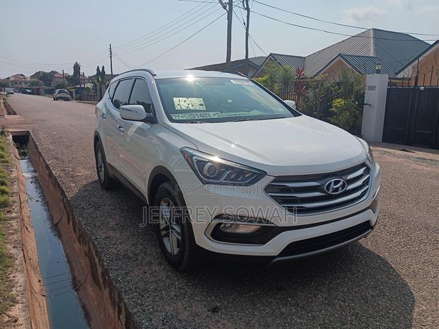 Hyundai Santa Fe SE FWD 2018 White