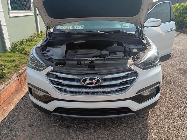 Hyundai Santa Fe SE FWD 2018 White