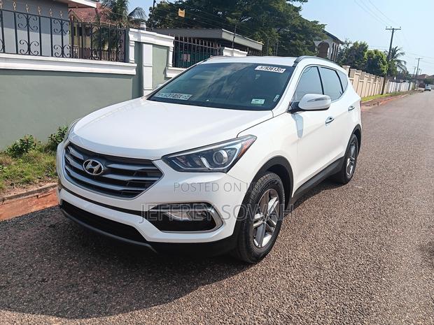 Hyundai Santa Fe SE FWD 2018 White