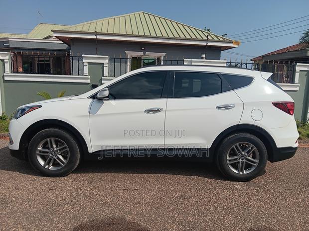 Hyundai Santa Fe SE FWD 2018 White
