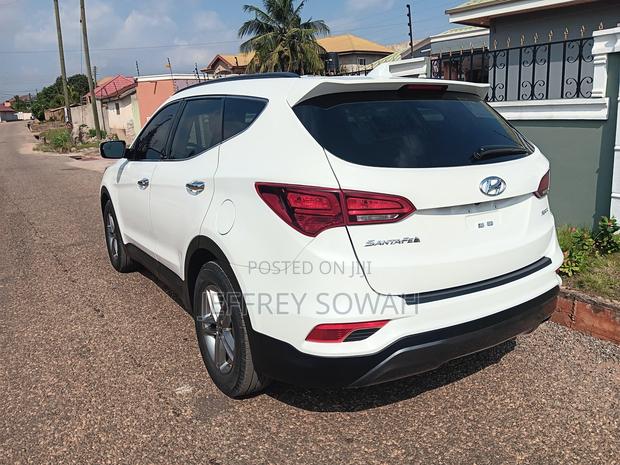 Hyundai Santa Fe SE FWD 2018 White