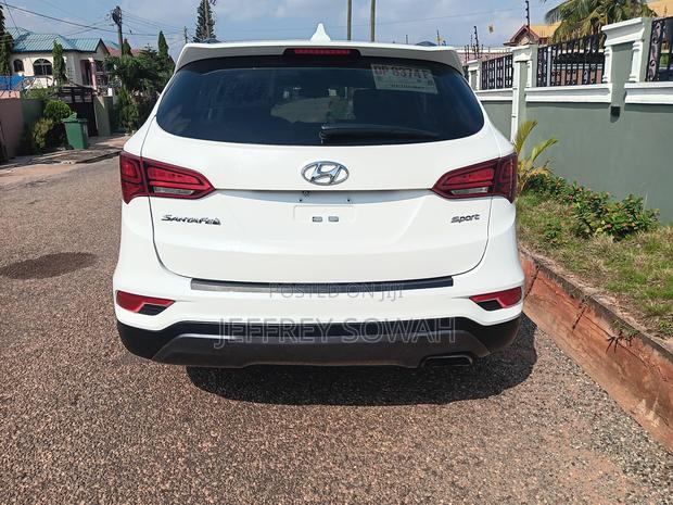 Hyundai Santa Fe SE FWD 2018 White