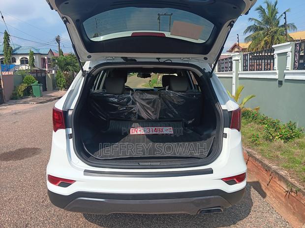 Hyundai Santa Fe SE FWD 2018 White