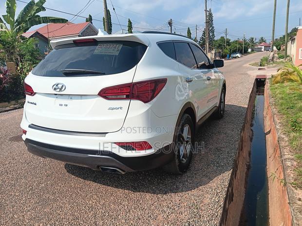 Hyundai Santa Fe SE FWD 2018 White