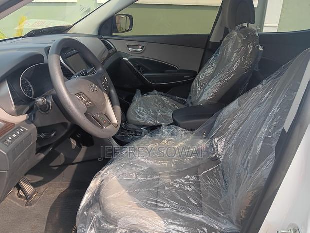 Hyundai Santa Fe SE FWD 2018 White