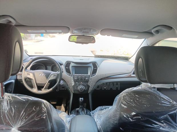 Hyundai Santa Fe SE FWD 2018 White