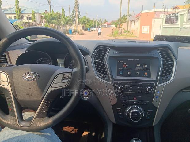 Hyundai Santa Fe SE FWD 2018 White