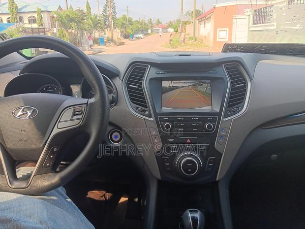 Hyundai Santa Fe SE FWD 2018 White