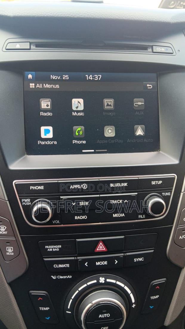 Hyundai Santa Fe SE FWD 2018 White