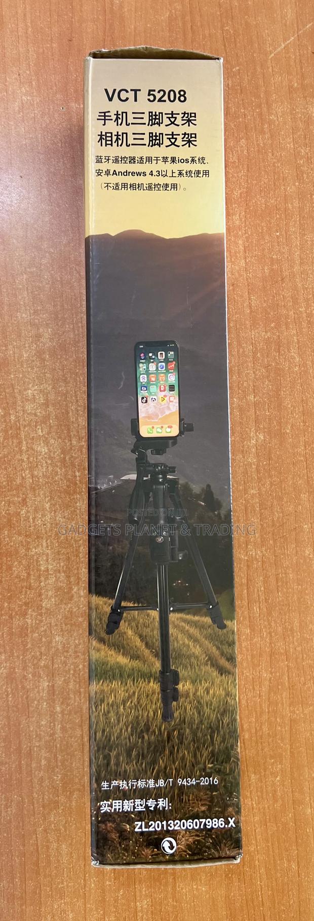 VCT 5208 Aluminum Tripod With Bluetooth Remote + Clip for Smart Phone · Photo 4