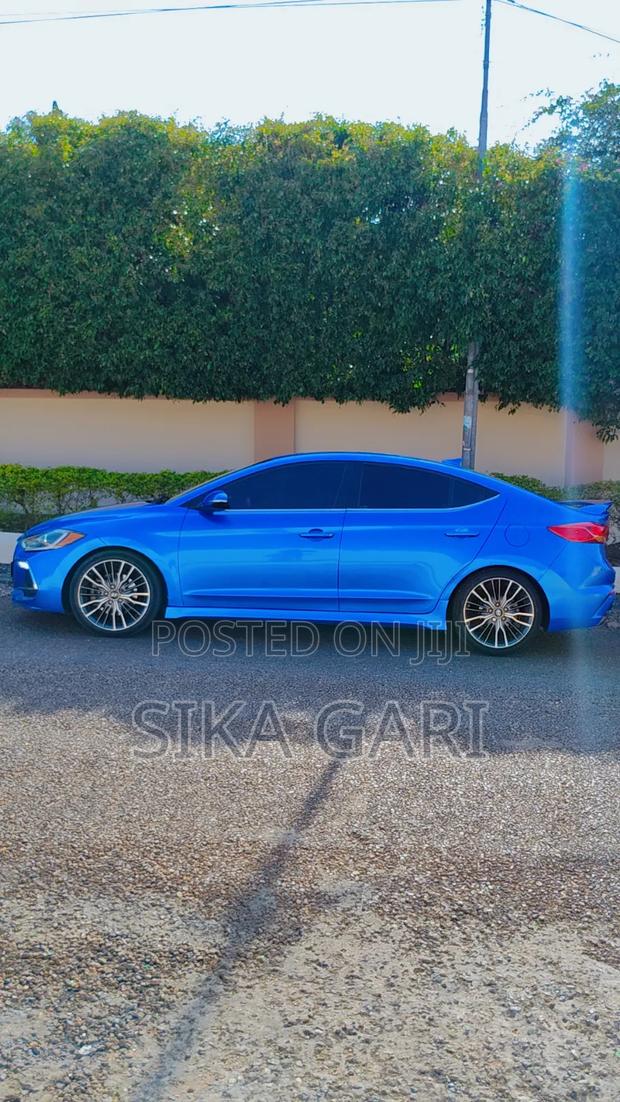 Hyundai Elantra Sport Sedan FWD (1.6L 4cyl 6M) 2017 Blue · Photo 2