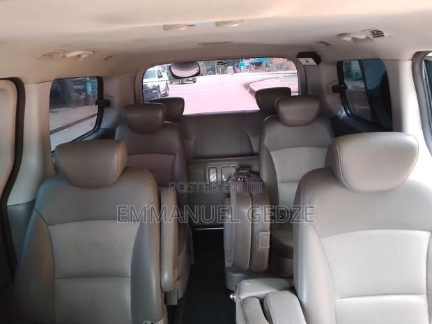 Mini Van - For Rent (11 Seater) · Photo 4