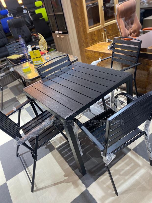 Durable and Nice Looking 4 Seater Dinning Set