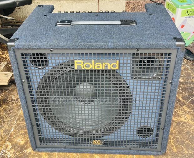 Roland Kc-550 Keyboard Amplifier. · Photo 2