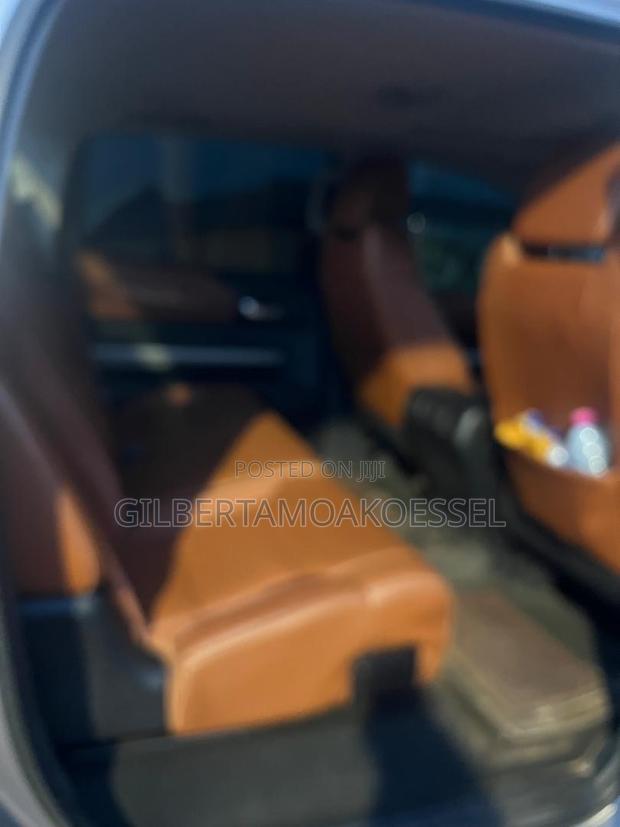 Toyota Tundra 1794 5.7L V8 4x4 CrewMax 5.6 ft. box 145.7 in. WB 2019