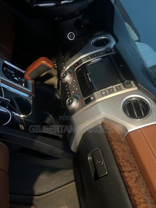 Toyota Tundra 1794 5.7L V8 4x4 CrewMax 5.6 ft. box 145.7 in. WB 2019