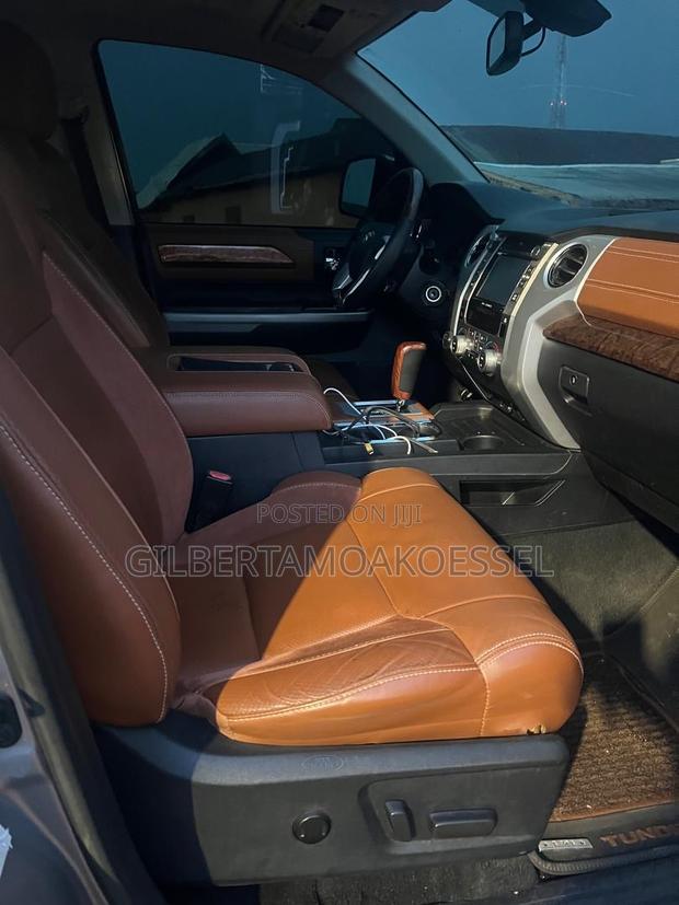 Toyota Tundra 1794 5.7L V8 4x4 CrewMax 5.6 ft. box 145.7 in. WB 2019