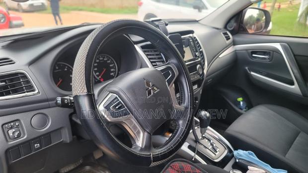 Mitsubishi Pajero Sport 2021 Silver