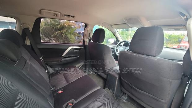 Mitsubishi Pajero Sport 2021 Silver