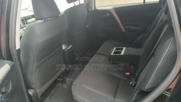 Toyota RAV4 XLE 4dr SUV (2.5L 4cyl 6A) 2018 Gray