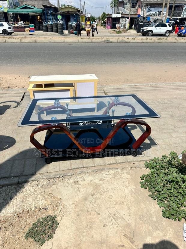 Glass Center Table · Photo 1