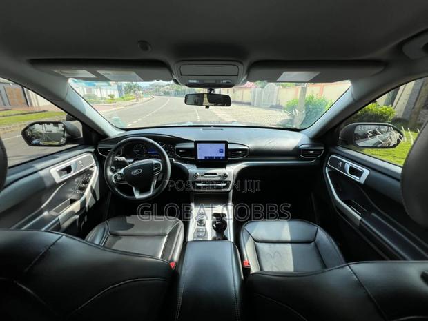 Ford Explorer XLT 2021 Gray photo 2