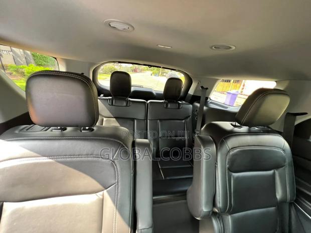 Ford Explorer XLT 2021 Gray photo 5