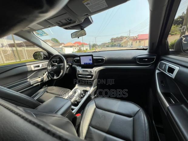 Ford Explorer XLT 2021 Gray photo 6